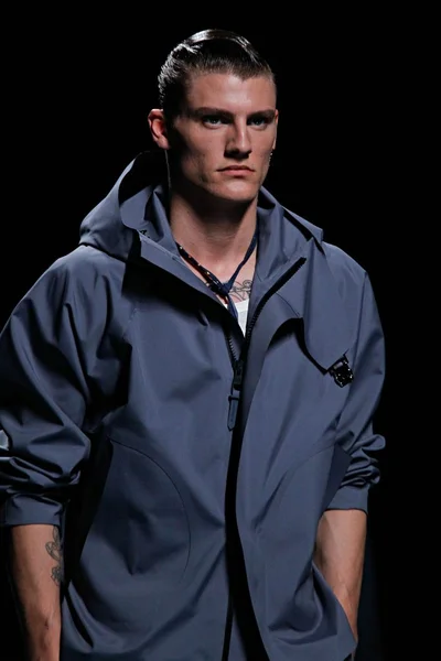 Look 15